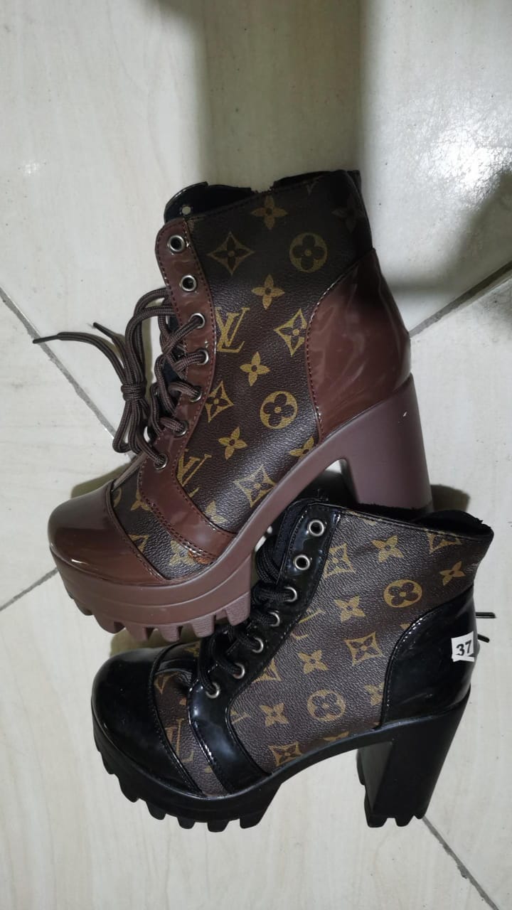 Ladies boots