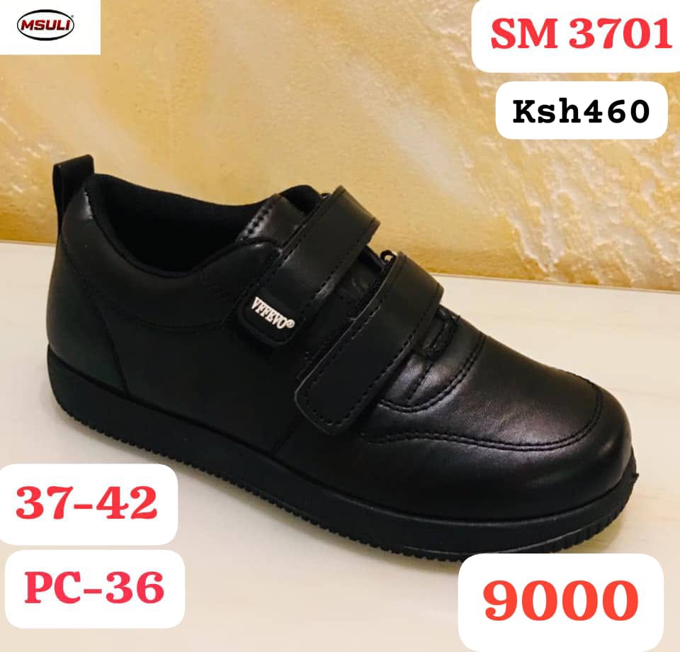Unisex black sneaker