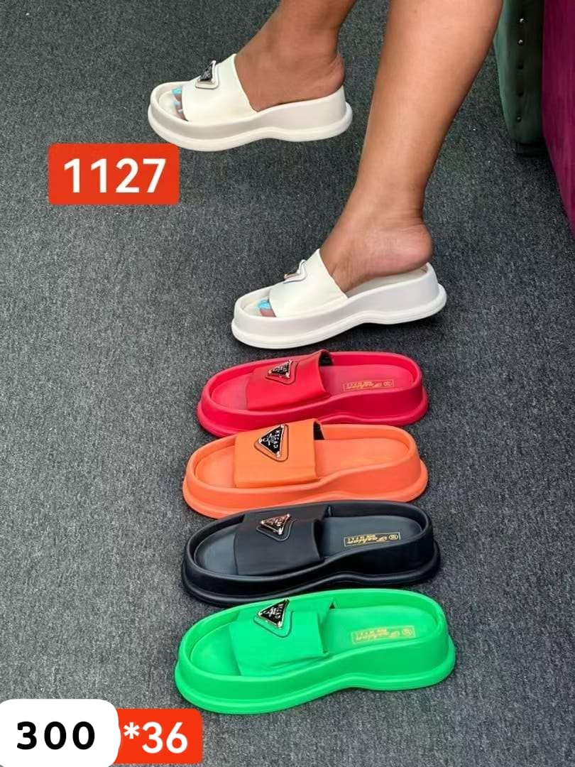 1127 sandal